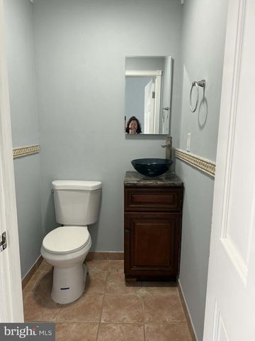 7 KINGS HWY N, Cherry Hill, NJ 08034