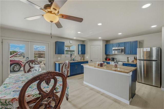 951 West Leffner Drive, Pahrump, NV 89060