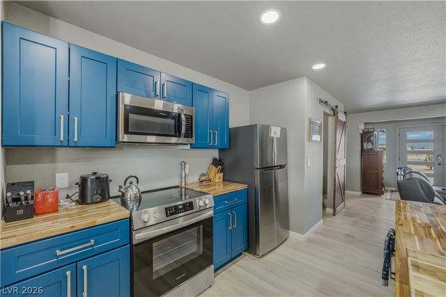 951 West Leffner Drive, Pahrump, NV 89060