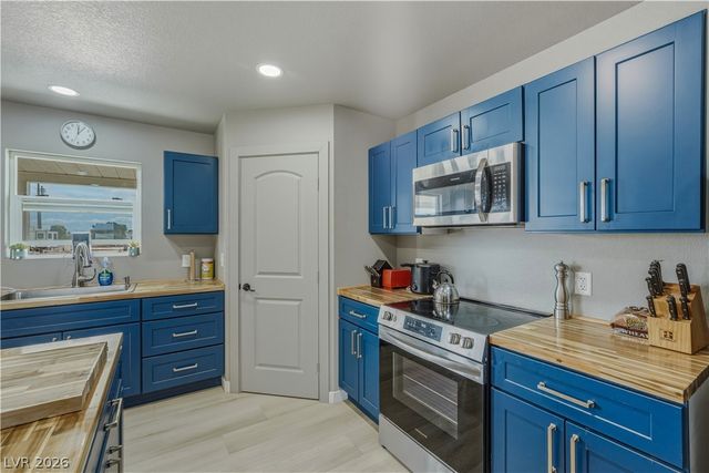 951 West Leffner Drive, Pahrump, NV 89060