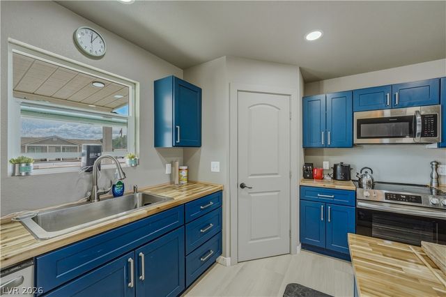 951 West Leffner Drive, Pahrump, NV 89060