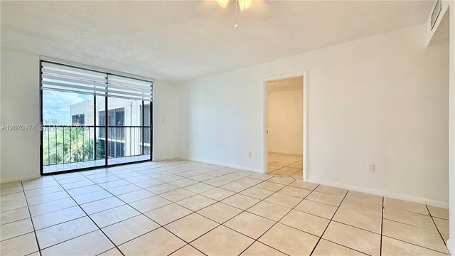 8615 NW 8th Street 421, Miami, FL 33126