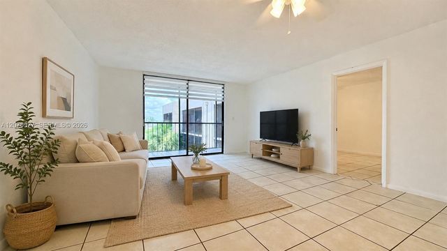 8615 NW 8th Street 421, Miami, FL 33126