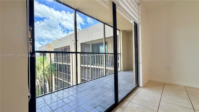 8615 NW 8th Street 421, Miami, FL 33126