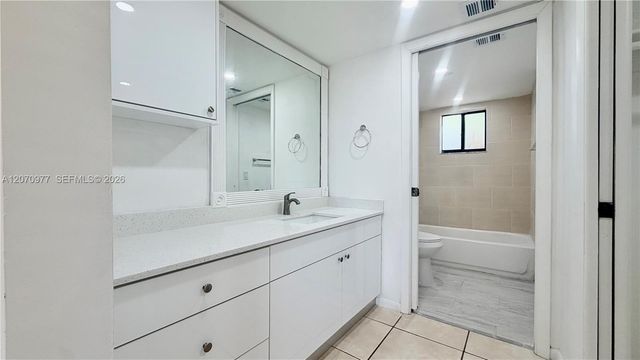 8615 NW 8th Street 421, Miami, FL 33126