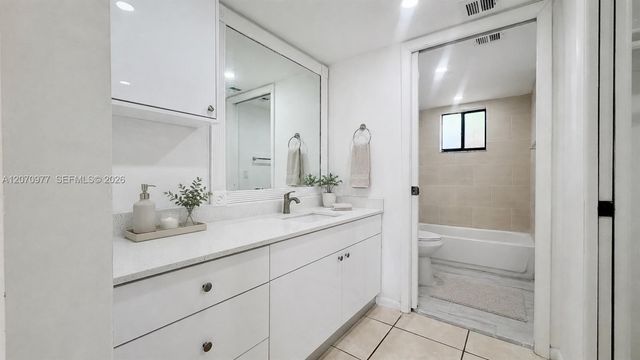8615 NW 8th Street 421, Miami, FL 33126