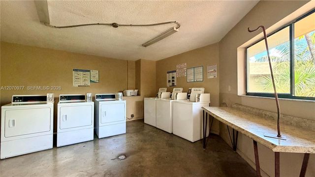 8615 NW 8th Street 421, Miami, FL 33126