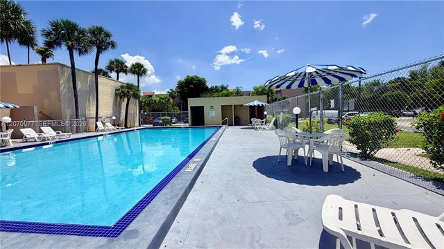 8615 NW 8th Street 421, Miami, FL 33126