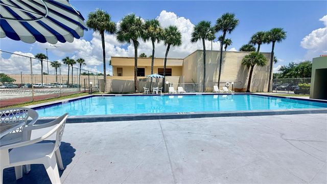 8615 NW 8th Street 421, Miami, FL 33126