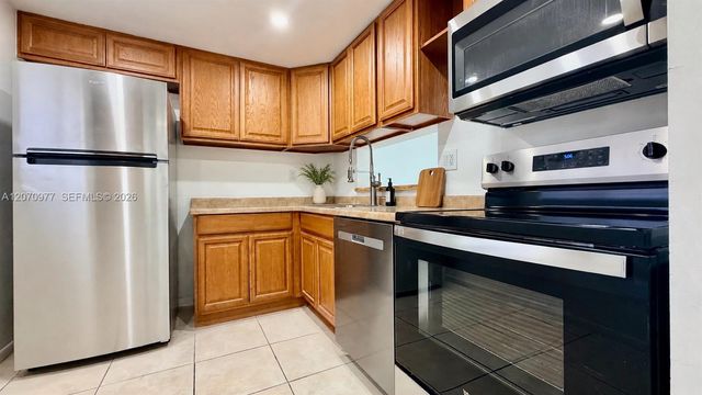 8615 NW 8th Street 421, Miami, FL 33126