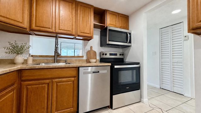 8615 NW 8th Street 421, Miami, FL 33126