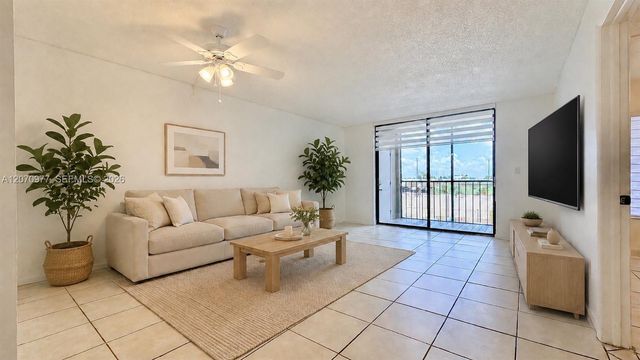 8615 NW 8th Street 421, Miami, FL 33126