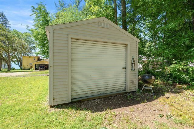 32851 Lake Drive, Lawton, MI 49065