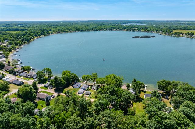 32851 Lake Drive, Lawton, MI 49065