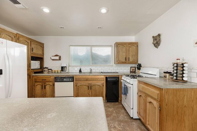 56981 Sequoia Drive, Springville, CA 93265