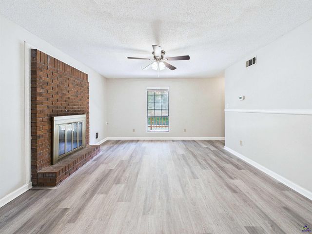 108 Red Oak Court, Byron, GA 31008