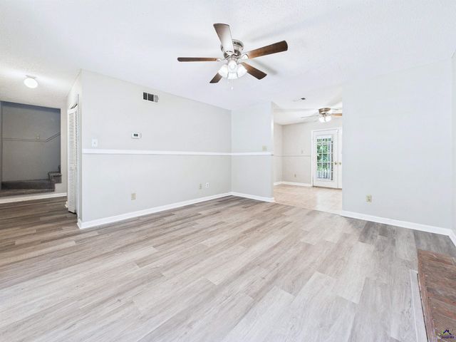 108 Red Oak Court, Byron, GA 31008