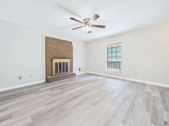 108 Red Oak Court, Byron, GA 31008