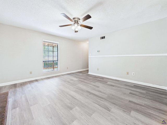 108 Red Oak Court, Byron, GA 31008