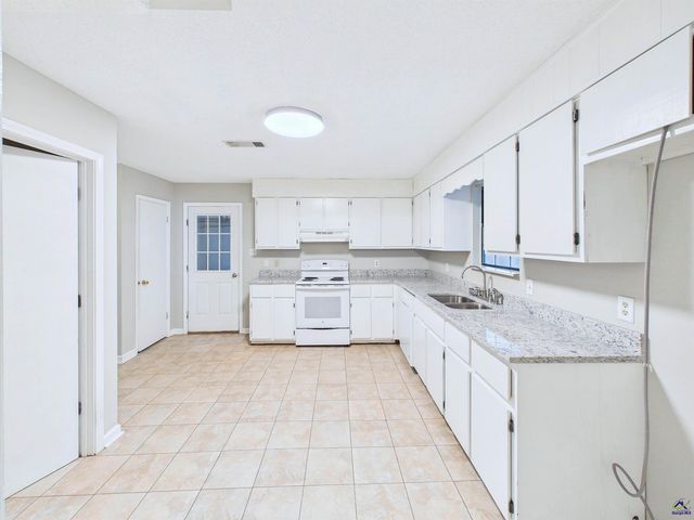 108 Red Oak Court, Byron, GA 31008