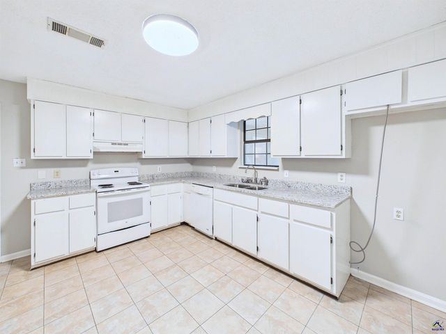 108 Red Oak Court, Byron, GA 31008