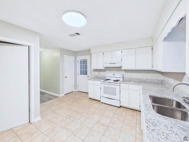 108 Red Oak Court, Byron, GA 31008