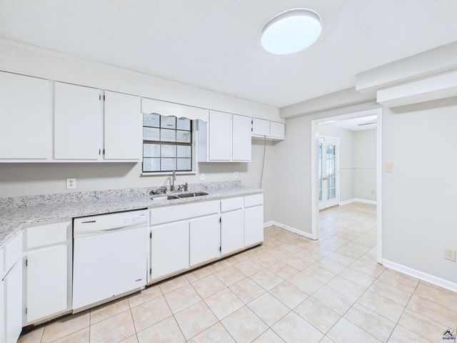 108 Red Oak Court, Byron, GA 31008