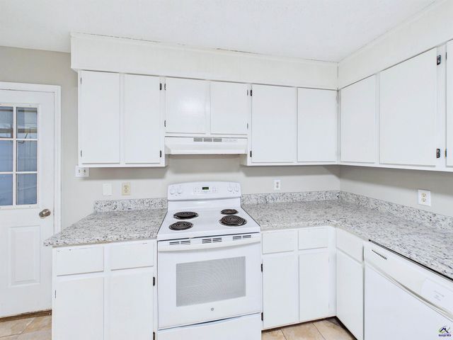 108 Red Oak Court, Byron, GA 31008