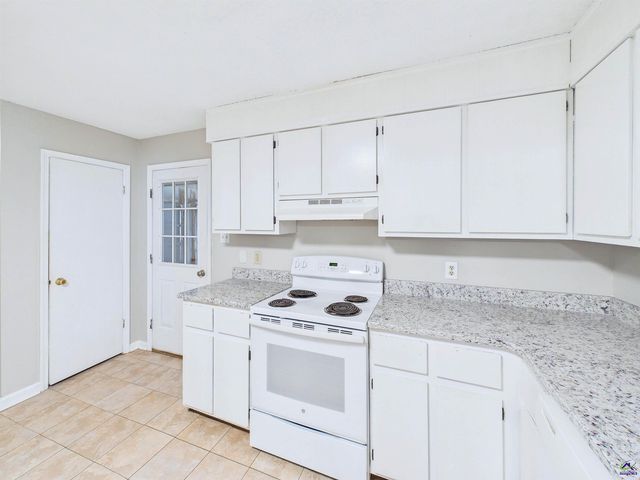 108 Red Oak Court, Byron, GA 31008