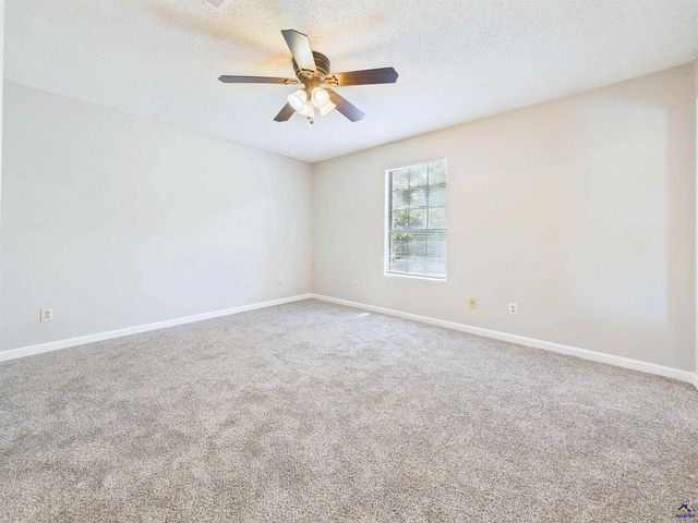 108 Red Oak Court, Byron, GA 31008