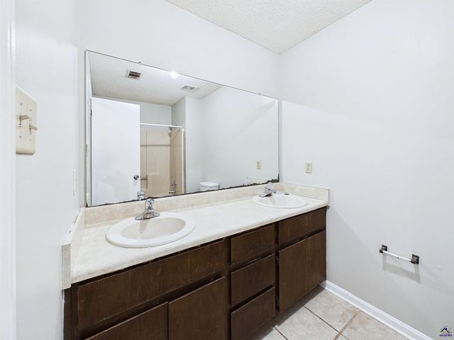108 Red Oak Court, Byron, GA 31008