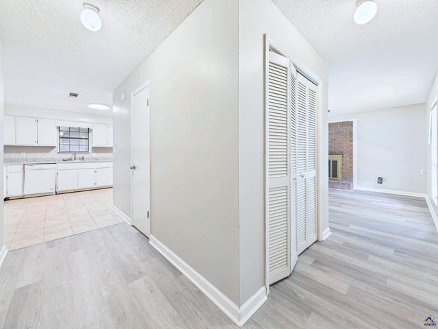 108 Red Oak Court, Byron, GA 31008