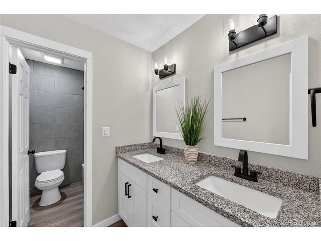 7228 S Vine Ct, Centennial, CO 80122