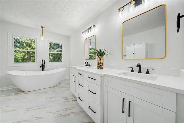 5070 River Lake Drive, Chattahoochee Hills, GA 30213