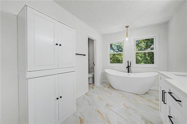 5070 River Lake Drive, Chattahoochee Hills, GA 30213