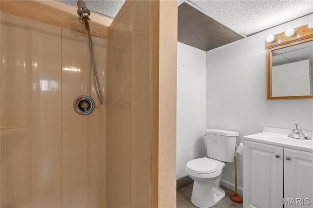 2370 Indiancup Drive, Florissant, MO 63033