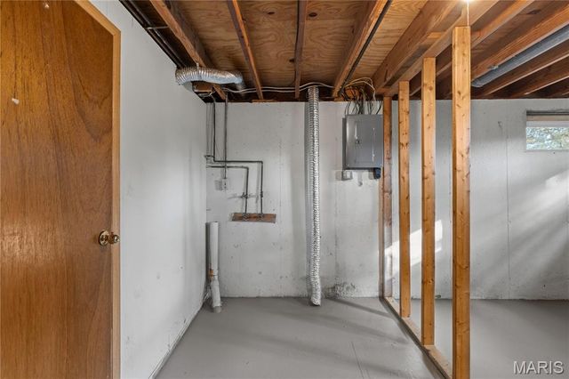 2370 Indiancup Drive, Florissant, MO 63033