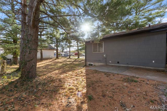 2370 Indiancup Drive, Florissant, MO 63033