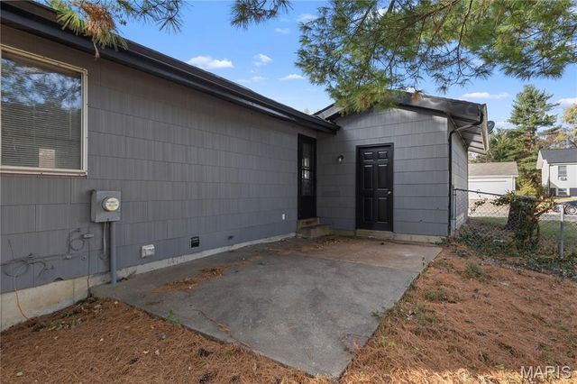 2370 Indiancup Drive, Florissant, MO 63033