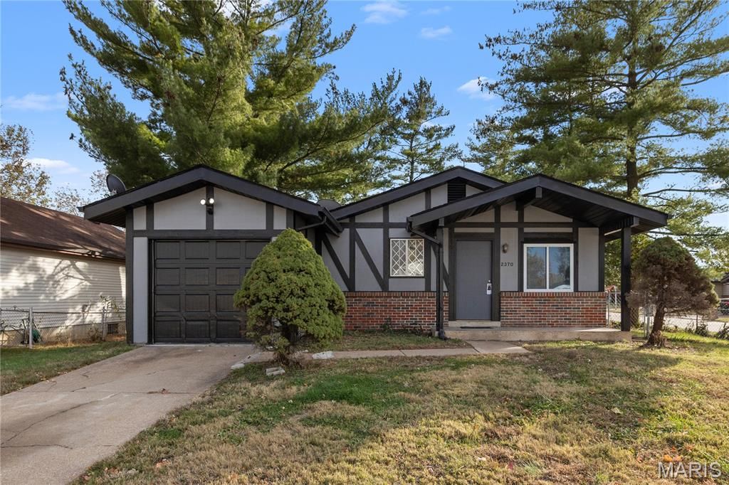 2370 Indiancup Drive, Florissant, MO 63033