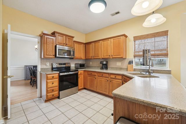 8426 Red Cypress Court, Charlotte, NC 28216