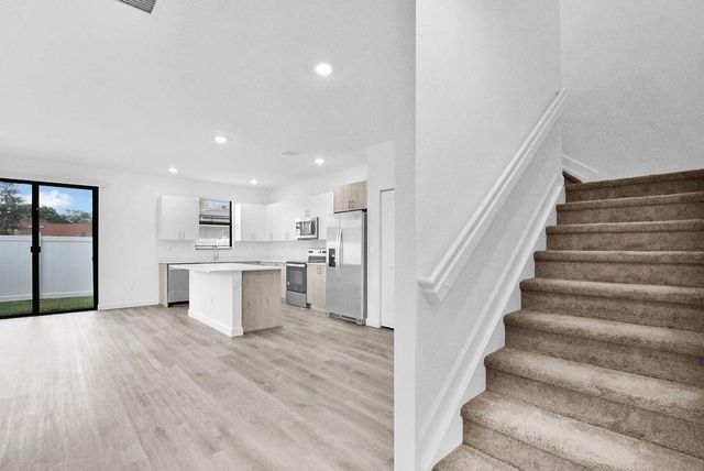 711 DEL VISTA RD, Pompano Beach, FL 33069