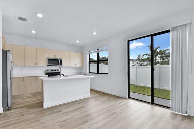 711 DEL VISTA RD, Pompano Beach, FL 33069