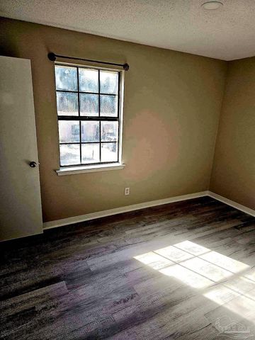 7250 Hilburn Rd 4A, Pensacola, FL 32504