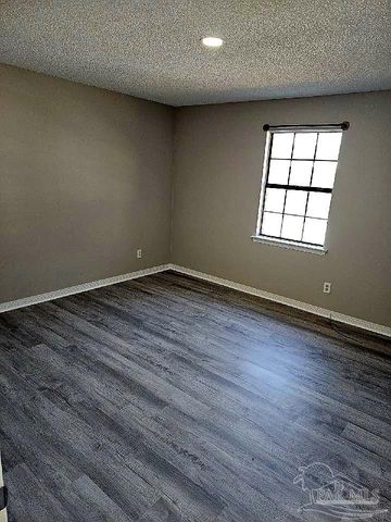 7250 Hilburn Rd 4A, Pensacola, FL 32504