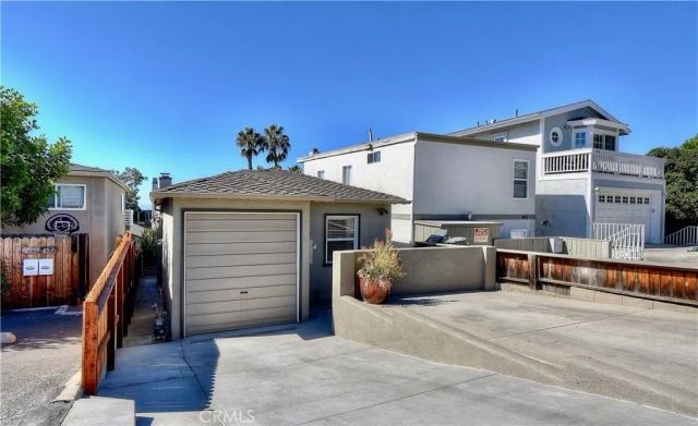 445 BENT Street, Laguna Beach, CA 92651