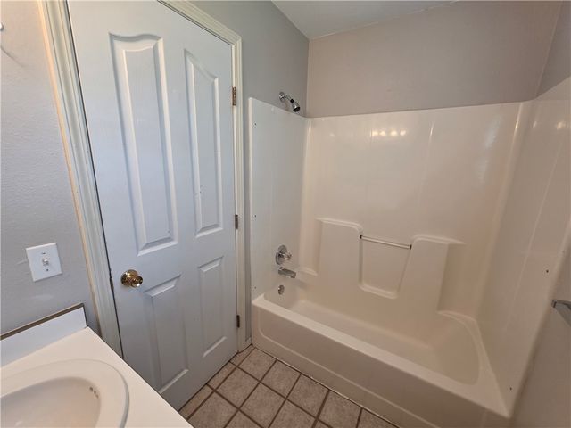 38 Burnett Circle, Bentonville, AR 72712