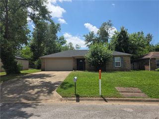 38 Burnett Circle, Bentonville, AR 72712