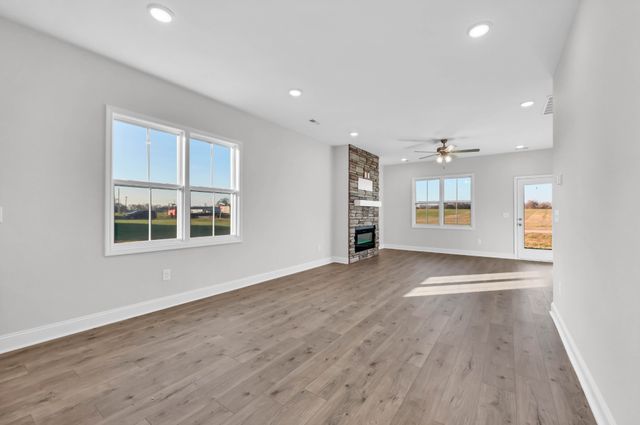 516 Ayden Ln, Clarksville, TN 37042