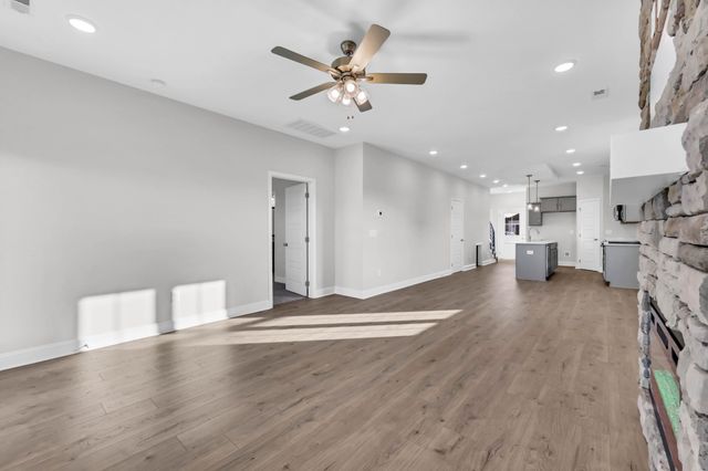 516 Ayden Ln, Clarksville, TN 37042